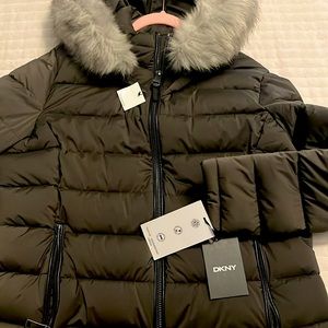 DKNY PUFFER JACKET NWTAGS